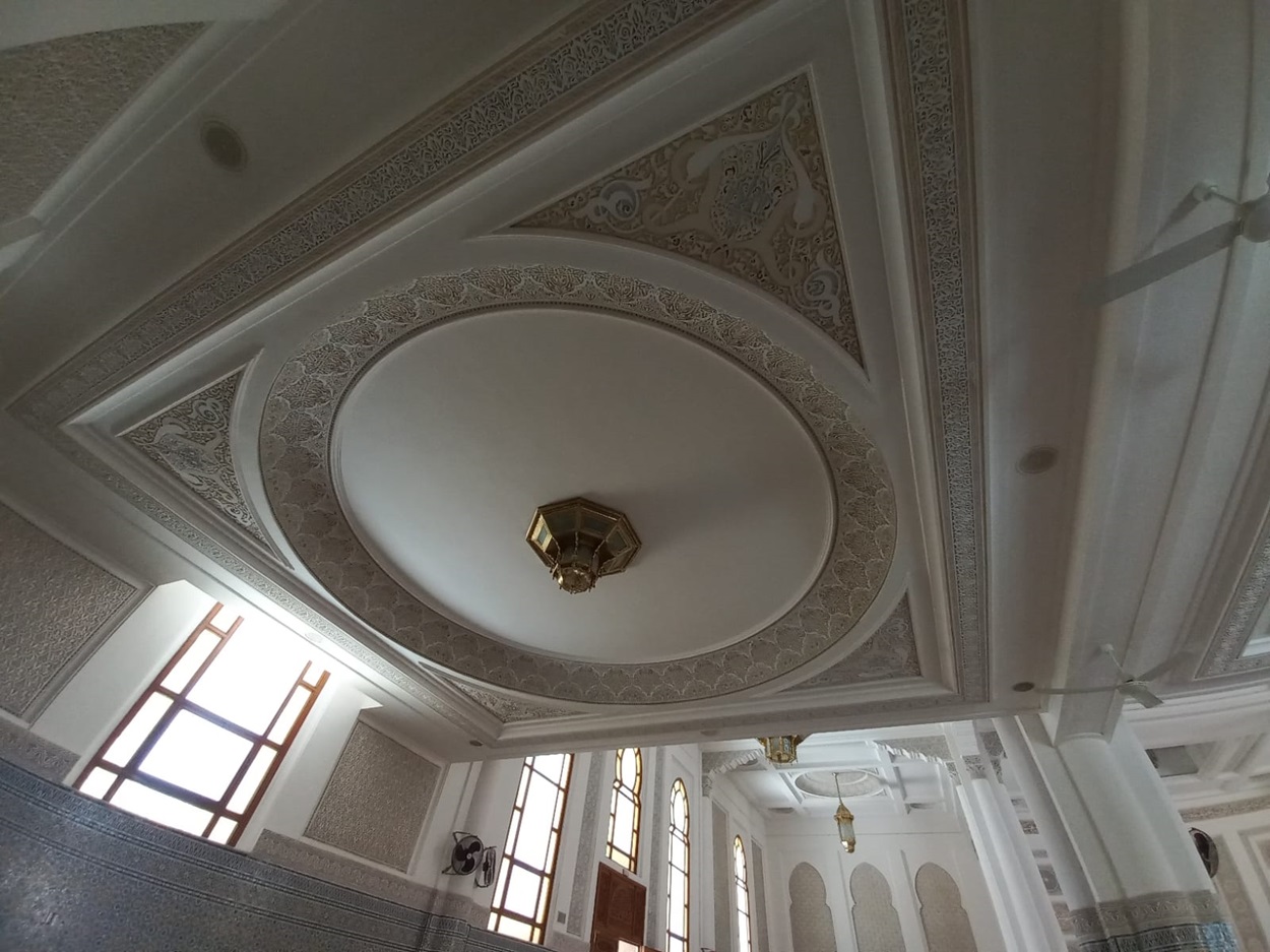Techo falso de yeso que transforma el diseo de interiores con elegancia y altura artstica
